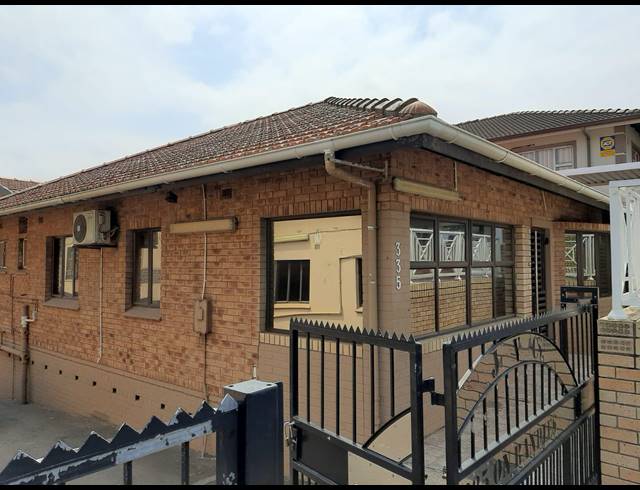 100M² BUSINESS RENTED IN SYDENHAM